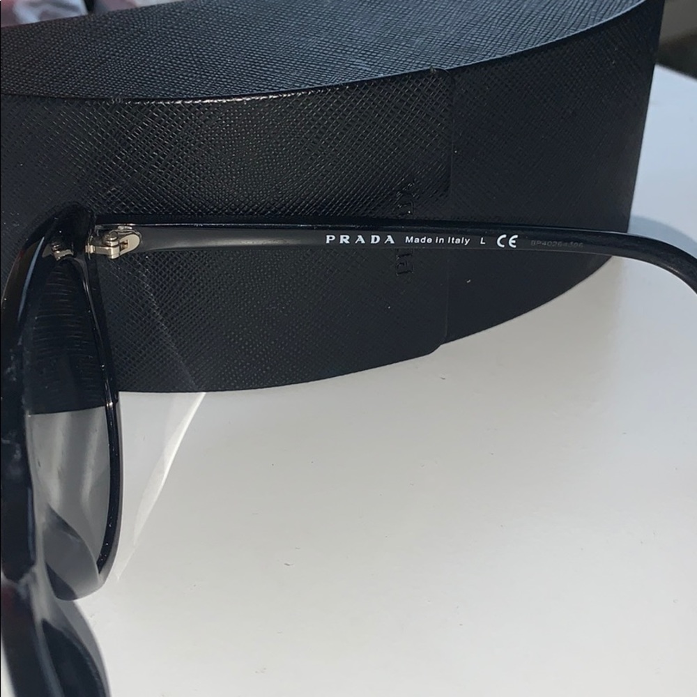 Prada sunglasses - Picture 3 of 4